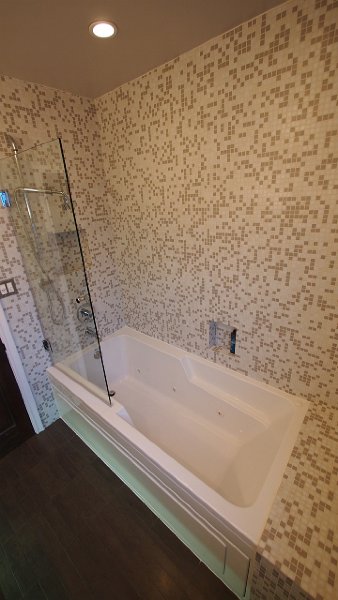 The increadable jacuzzi tub and shower